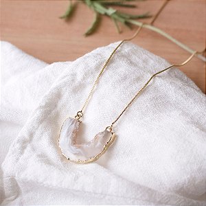 Colar Meio Geodo de Ágata Natural Banhado à Ouro