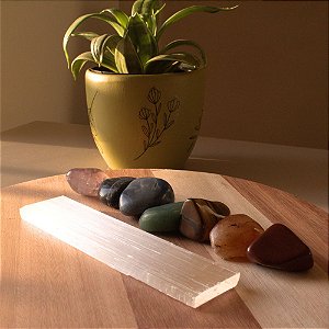 Kit de Pedras Naturais 7 Chakras e Selenita