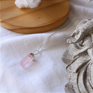 Colar com Pedra Natural Quartzo Rosa em Prata 925