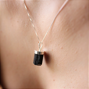 Colar com pingente de pedra natural Turmalina Preta em Prata 925