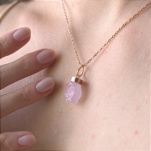 Colar Brutinho com Pedra Natural Quartzo Rosa