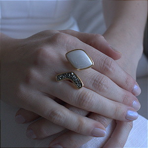 Anel Aura Vivaz Porcelana e Pirita