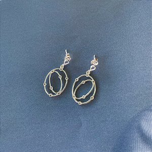 Brinco aros cravejados em zircônias