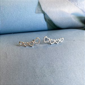 Brinco Ear cuff corações vazados