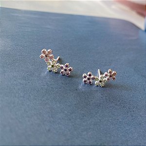 Brinco Ear cuff flores cravejadas