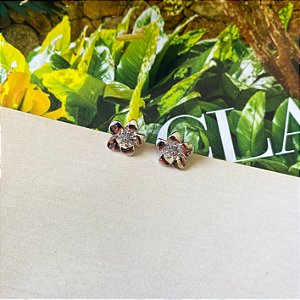 Brinco florzinha lisa