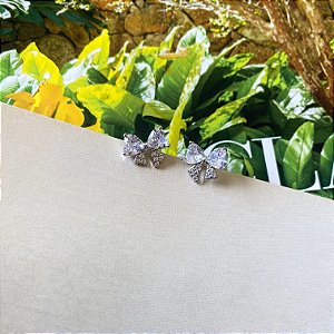 Brinco lacinho cravejado