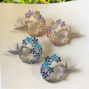 Brinco mandala beija flor cravejada