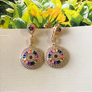 Brinco mandala cravejada rainbow