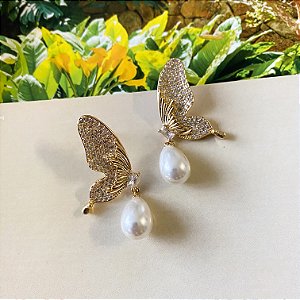 Brinco borboleta cravejada detalhe gota em pérola