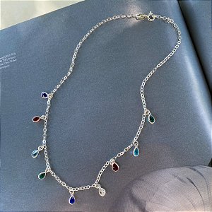 Colar gotas em zircônias coloridas