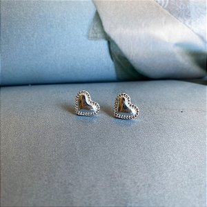 Brinco coração cravejado em zircônias