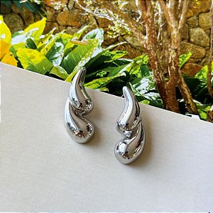 Brinco gotas lisas banho ródio branco feminino