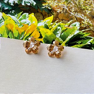 Brinco Flor Lisa Detalhe Zircônia Banho Ouro