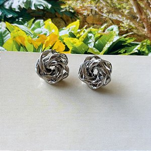 Brinco Entrelaçado Liso Banho Ródio Branco