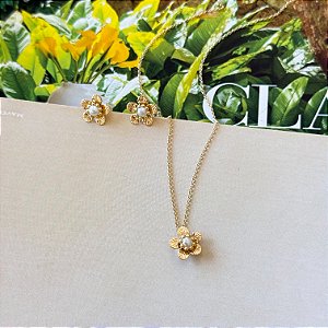 Conjunto Florzinha com Pérola Delicado