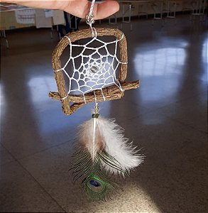 Filtro dos sonhos com pena de pavão