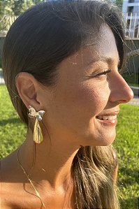 BRINCO BUTTERFLY GOTA - DOURADO / PRATEADO - ( ESMALTADO )