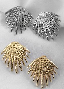 BRINCO LEQUE - DOURADO - ( ESMALTADO )