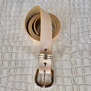 CINTO GABRIELA NUDE - FIVELA PRATA - COURO LEGÍTIMO - LARGURA DO CINTO 2,5CM