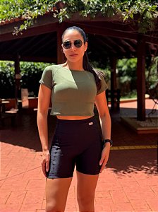 Cropped com manga verde militar