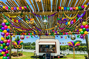 Evento Carnaval com DJ + tarde de Hambúrgueres