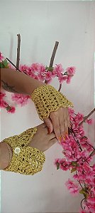 Punhos de crochê dourado