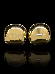 Brinco fixo em formato Quadrado Abaulado