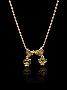 Corrente Rabo de Rato 1,2 mm - fecho tradicional - 50 cm - Com 2 Pingentes de Coração Cravejado Colorido e 2 Meninas Penduradas