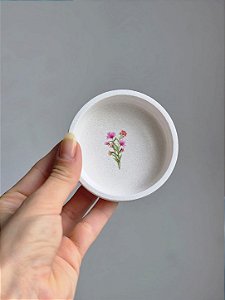 Mini porta joias redondo fundo- em cimento branco personalizável