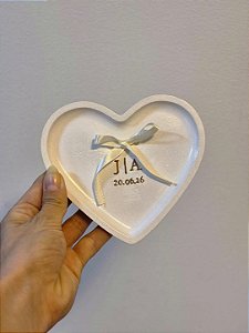 Porta Alianças Coração em Cimento Branco Personalizável