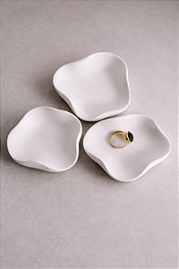 Porta Joias do dia Pétala- em Cimento Branco- PERSONALIZÁVEL escrita / desenho