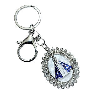 CHAVEIRO PRATEADO APARECIDA OVAL COM STRASS FUNDO PEROLADO