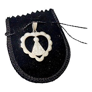 PINGENTE AÇO INOX PRATEADO CORAÇÃO VAZADO N. SRA. APARECIDA