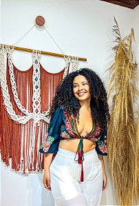 CROPPED GABRIELA- PRAIA URBANA -AZUL COM DETALHES COLORIDOS - VISCOSE PRÉ LAVADO