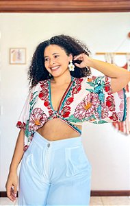CROPPED MORCEGO - PRAIA URBANA -OFF COM DETALHES COLORIDOS - VISCOSE PRÉ LAVADO
