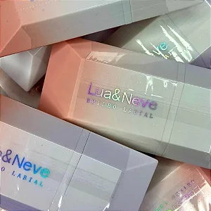 Brilho Labial Lua e Neve – Toque Glamouroso e Radiante para os Lábios