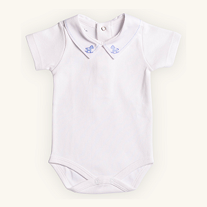 Body Bebê Menino Gola Bordada Manga Curta Branco Suedine 100% Algodão