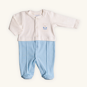 Macacão Bebê Ursinho Cru e Azul Claro em Suedine Premium 100% Algodão
