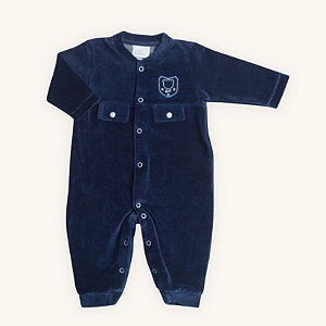 Macacão Bebê Emblema Marinho Plush Premium