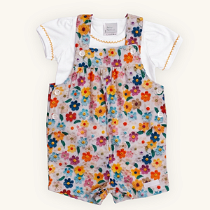 Jardineira Bebê Menina Flores 3D Tricoline Algodão Premium e Camiseta