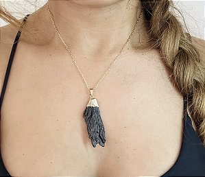 Pingente Vassoura de bruxa (Cianita preta)