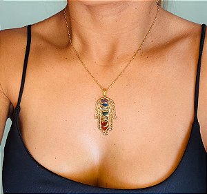 Pingente mão de Fátima 7 chakras dourado
