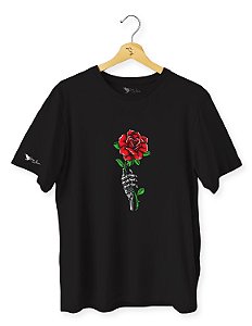 Camiseta Caveira Mao Rosa - CAV2313