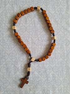 Rosário Anglicano em estilo franciscano, contas escuras e claras