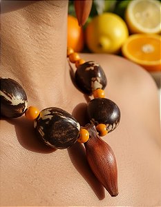 Colar Potência Brasileira com sementes naturais