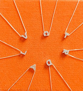 COLAR LETRA INICIAL CRAVEJADA