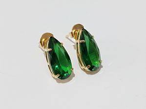 Brinco gota grande de zircônia verde esmeralda (BANHADO A OURO 18K)
