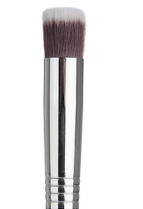 P30 - Kabuki Soft Preciso Pequeno Day Makeup