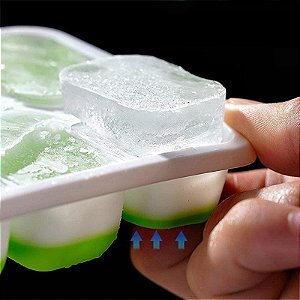 Forma de Gelo Cubo com Tampa Rigida e Flexivel Fundo Silicone